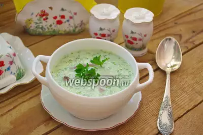 Огуречный суп с отварным языком и фасолью