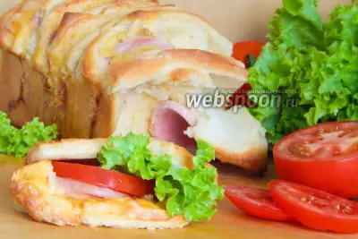 Холостяцкий хлеб-бутерброд с колбасой и сыром