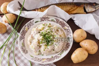 Картофельный салат с копчёной скумбрией