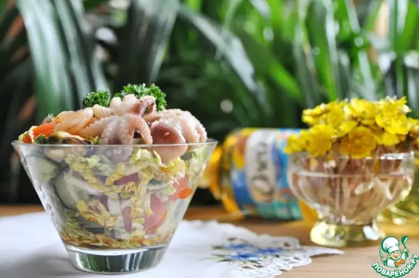 салат с маринованными морепродуктами взморье
