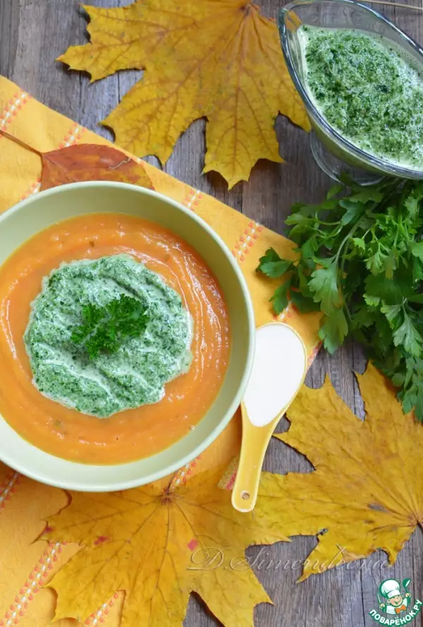 осенний тыквенно томатный крем суп с зеленым соусом