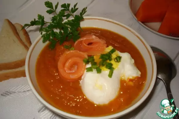 тыквенный крем суп с яйцом пашот и копчёным лососем