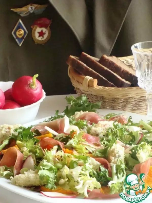 салат с хамоном тыквой и клецками из кус куса с сыром