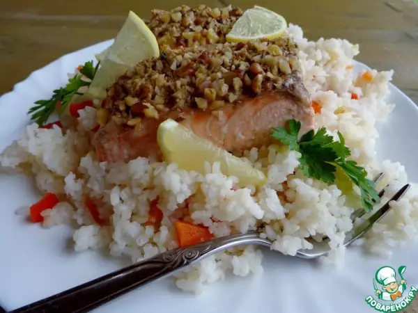 лосось в ореховой корочке с рисом и овощами в мультиварке пароварке