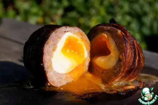 яйцо по шотландски запечённое в фарше и беконе