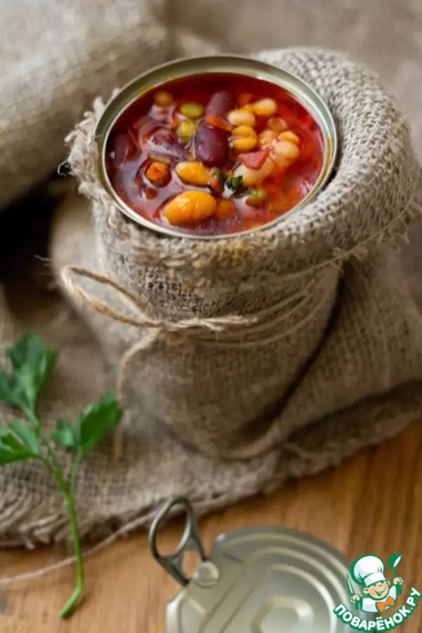суп из смеси бобовых с беконом и томатом