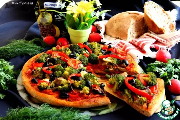 пицца с овощами и хлеб на фасолевом тесте