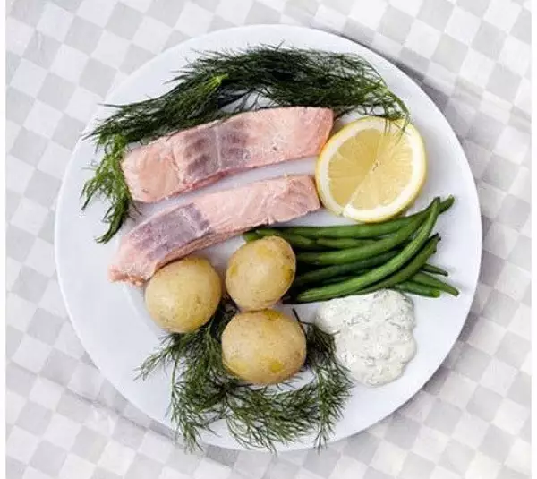 вареный лосось с овощами по шведски