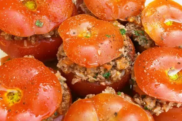 помидоры фаршированные бараниной кедровыми орешками и мятой