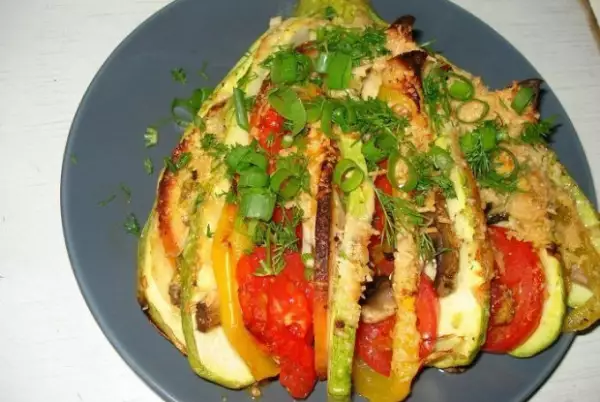 кабачковый веер с курицей и овощами