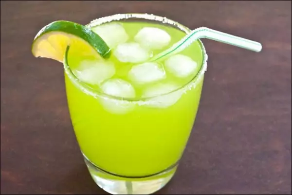 коктейль искушение с дынным ликёром и ананасовым соком