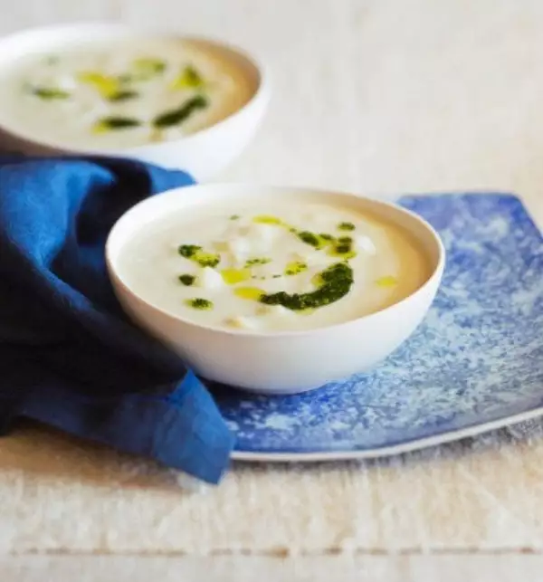 молочный суп с клецками и цветной капустой