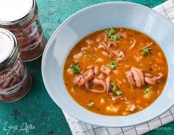 пикантный суп с беконом и щупальцами кальмара