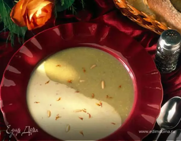 суп крем из спаржи с кедровыми орехами и шафраном