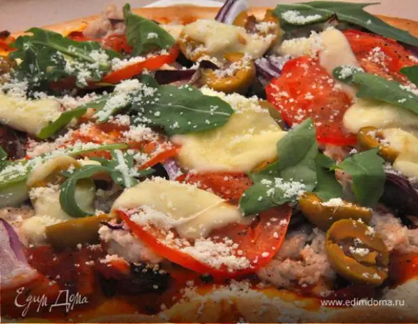 пицца с тунцом и луком pizza con tonno e cipolle
