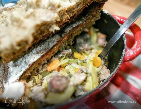 слоёное рагу из мяса и овощей под хлебной корочкой baeckeoffe
