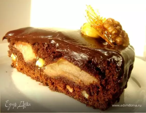 шоколадный пирог с айвой каштанами и грецкими орехами