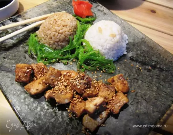 лосось с рисом гохан неделя японской кухни