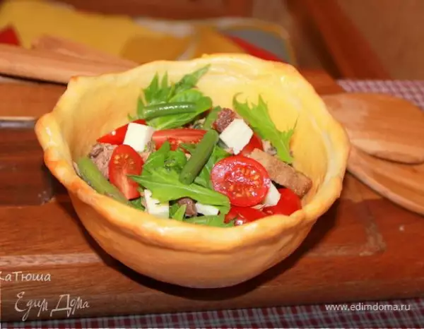 кранч салат с тунцом в съедобной тарелке