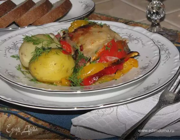 курочка тушенная с овощами и острой салями по средиземноморски