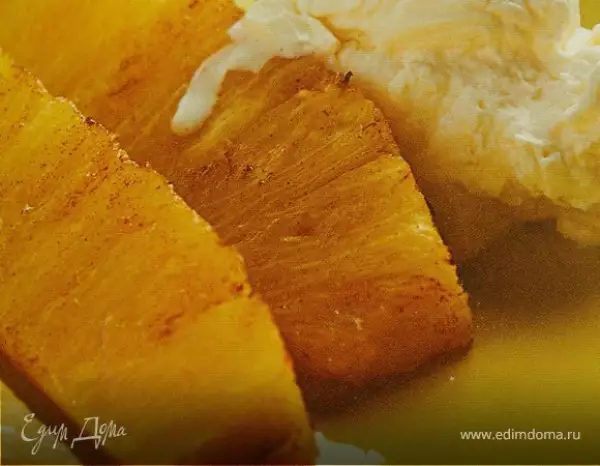 ананасы на гриле со свежим сырным кремом