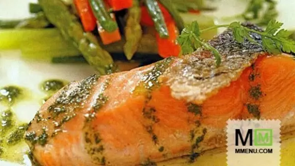 лосось с овощами и соусом писту