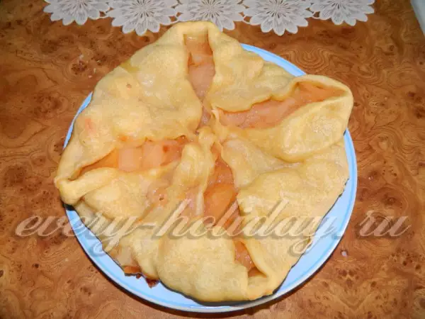 яблочный пирог из слоеного теста кадриль