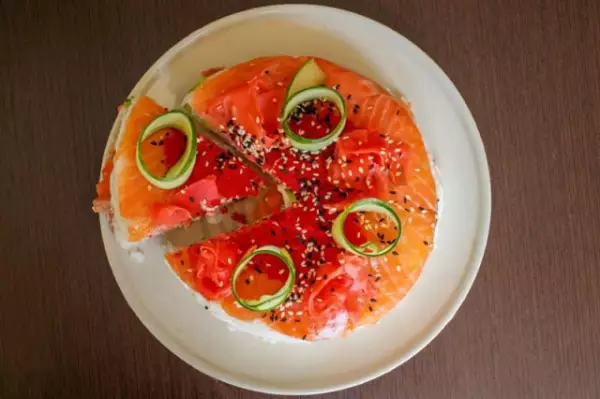 закусочный салат торт слоями с красной рыбой суши
