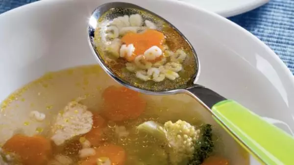 суп с алфавитом и зеленым маслом