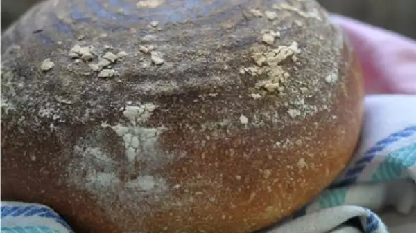 белый хлеб во французском стиле на закваске