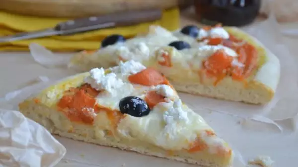 осенняя пицца с тыквой маслинами и рикоттой