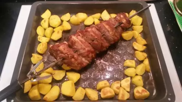 свиные ребра на гриле в духовке с картошкой по деревенски