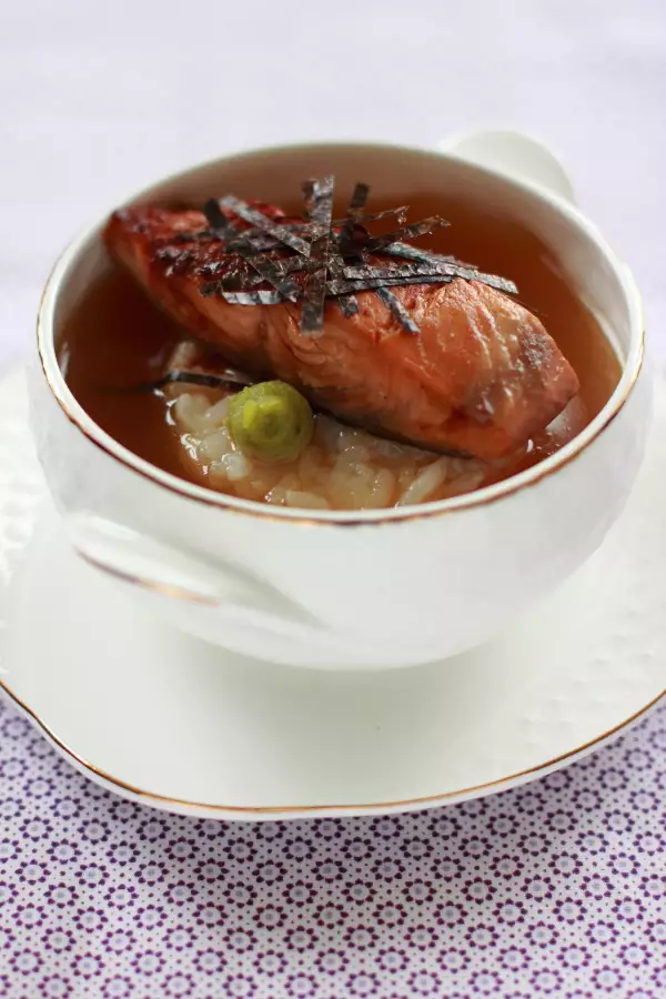 отя дзуке рис с зеленым чаем и лососем
