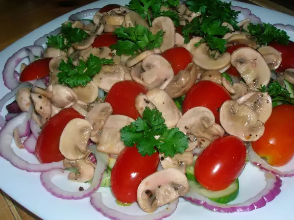 овощной салат с быстромаринованными шампиньонами