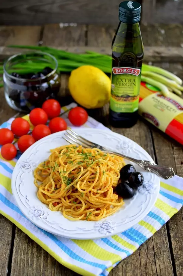 спагетти с пикантным соусом из печени трески