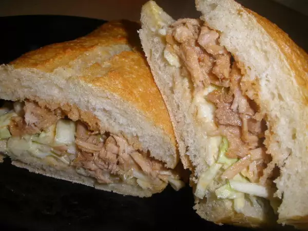 сандвич барбекю с капустным салатом