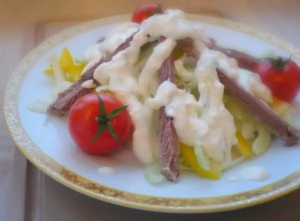 салат из кольраби с говядиной и сметано яблочным соусом
