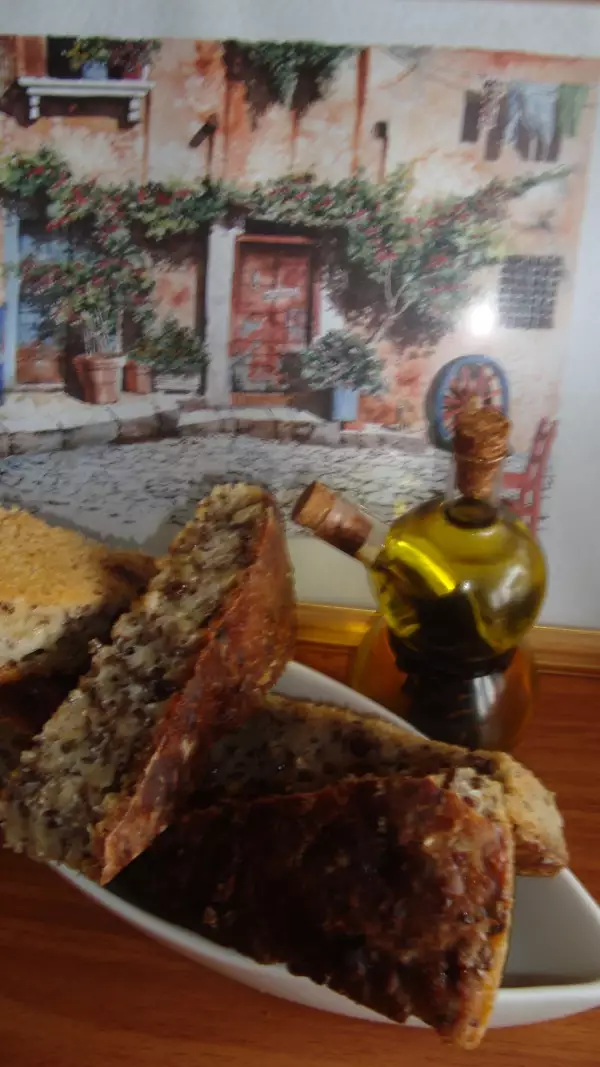 хлеб с семенами семечками и изюмом на итальянской закваске вiga