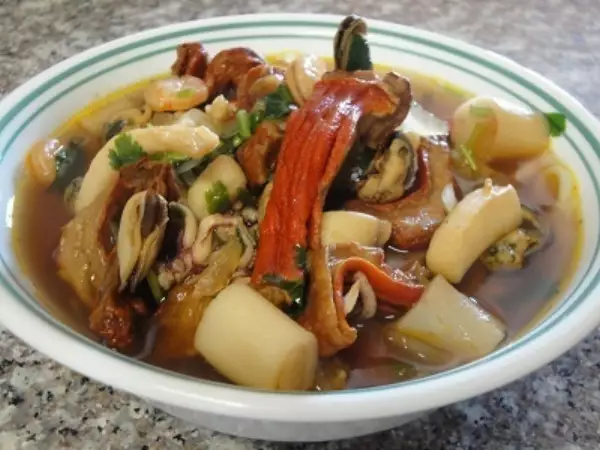 азиатский суп с грибами и всякими гадами