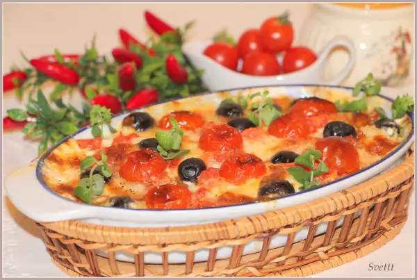 филе трески запеченное с моцареллой оливками и помидорами