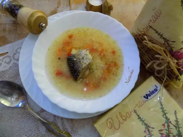 рыбный суп с кефалью на курином бульоне