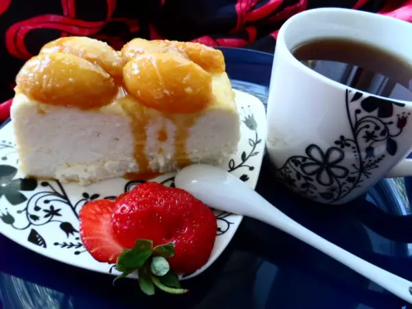 творожный десерт с карамелизованными абрикосами