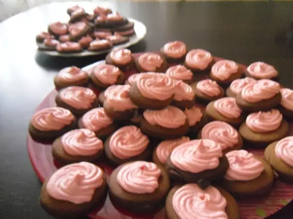 медово имбирные печеньки с королевской розовой глазурью мадам де помпадур