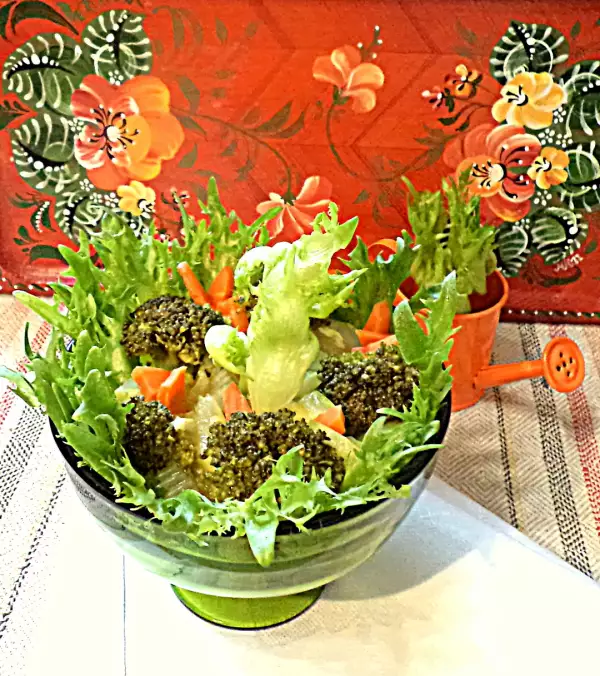 теплый салат с брокколи сельдереем кабачком и чесночком