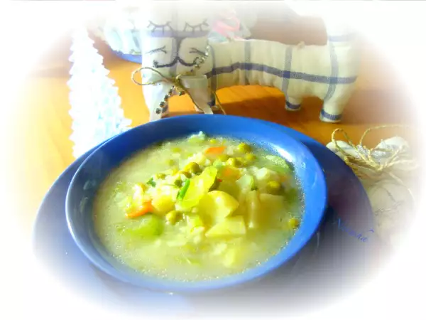 зимний витаминный супчик с рисом сельдереем и брынзой