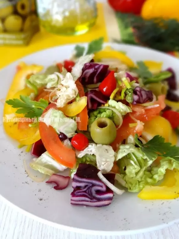 овощной салат с оливками и острым пири пири