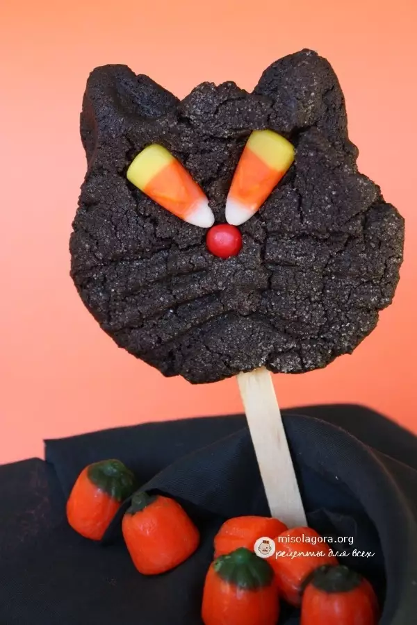 печенье в виде черной кошки