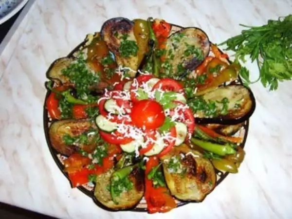 болгарский овощной салат зеленчукова салата
