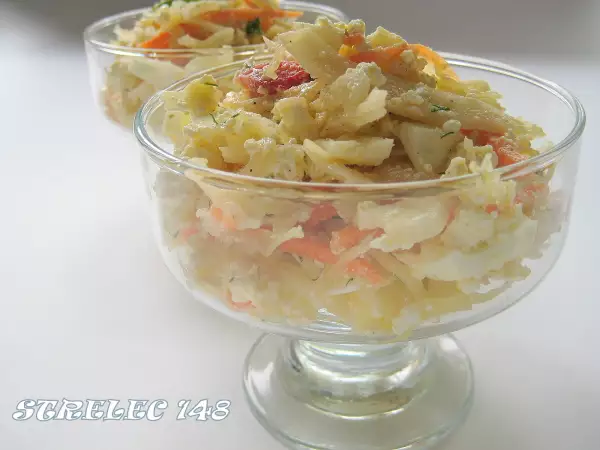 капустный вкустный салат с творогом и яйцом