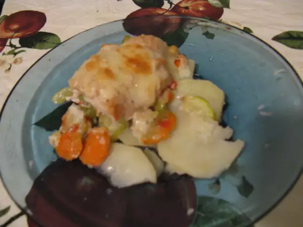лосось в горчично майонезном соусе запечёный с овощами